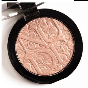 LNIB Glowing Nude 002 Glowing Gardens Dior Highlighter